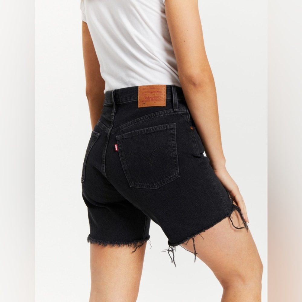 NWT 501 Levi’s Mid length